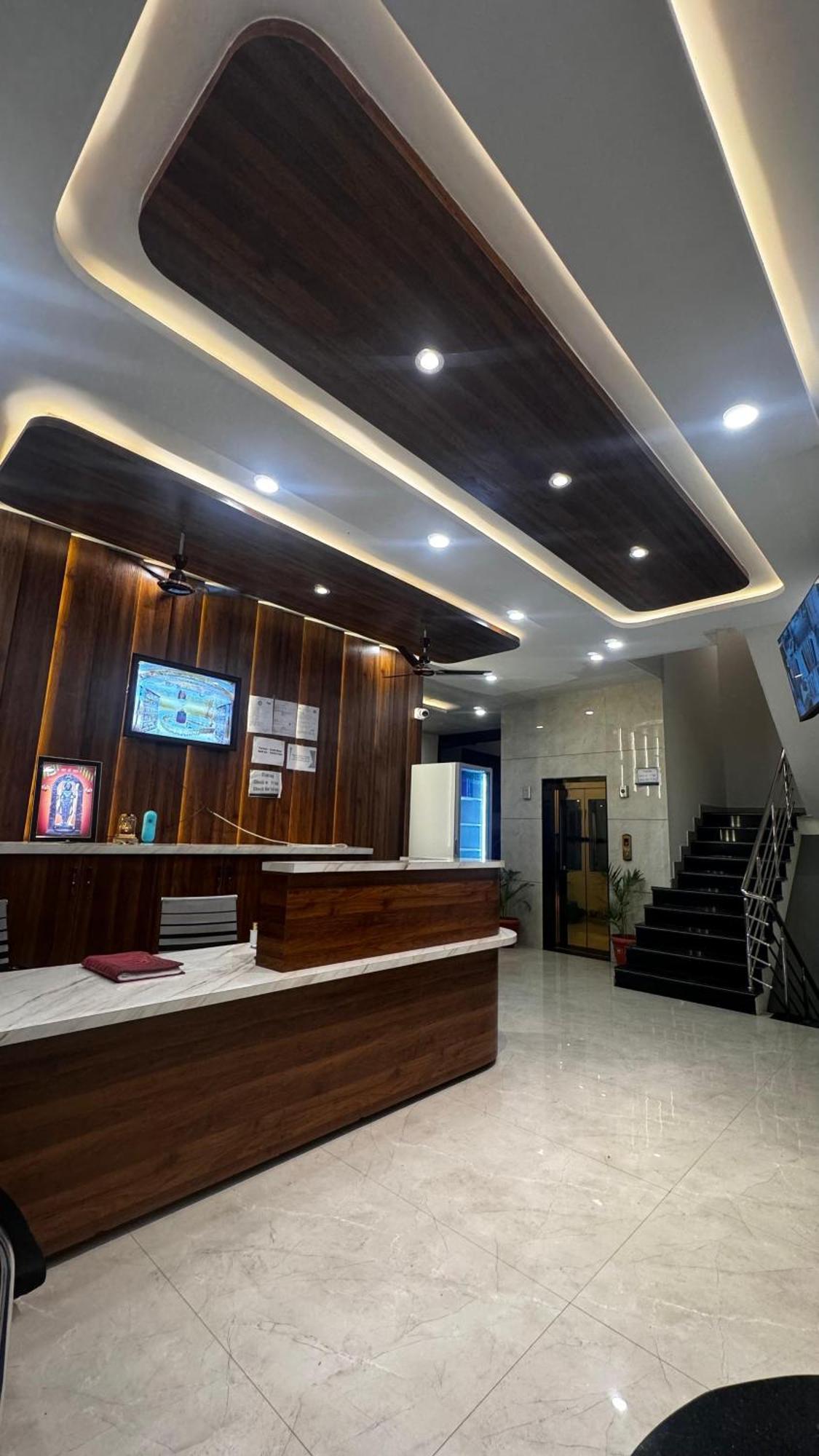 Hotel Prakasham Ujjain Bagian luar foto